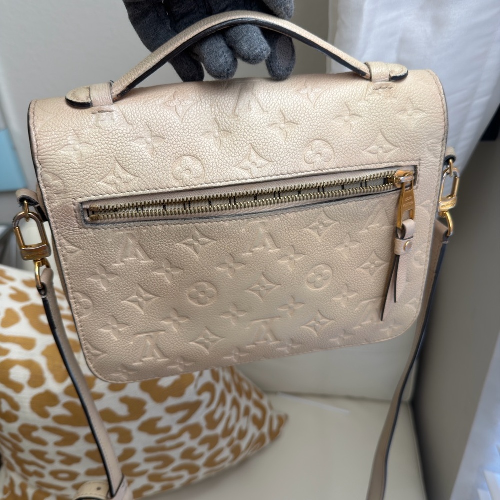 Louis Vuitton Pochette Métis Crossbody Bag - Picture 2 of 16